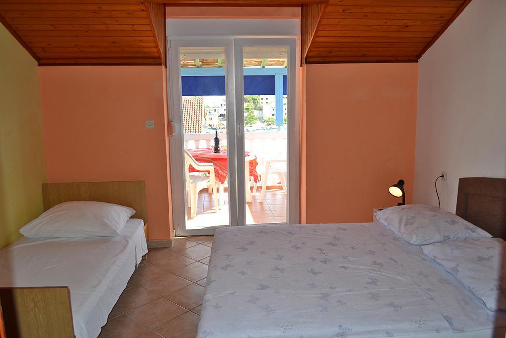 Apartmani Delfin Grebastica Luaran gambar